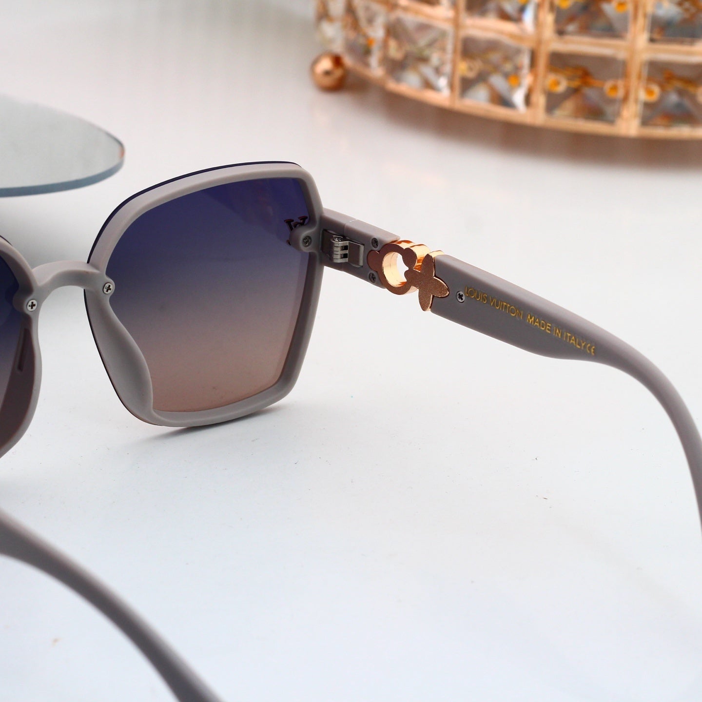 Louis vuitton Oversized Sunglasses with Diamond Flower  0915 Butterfly