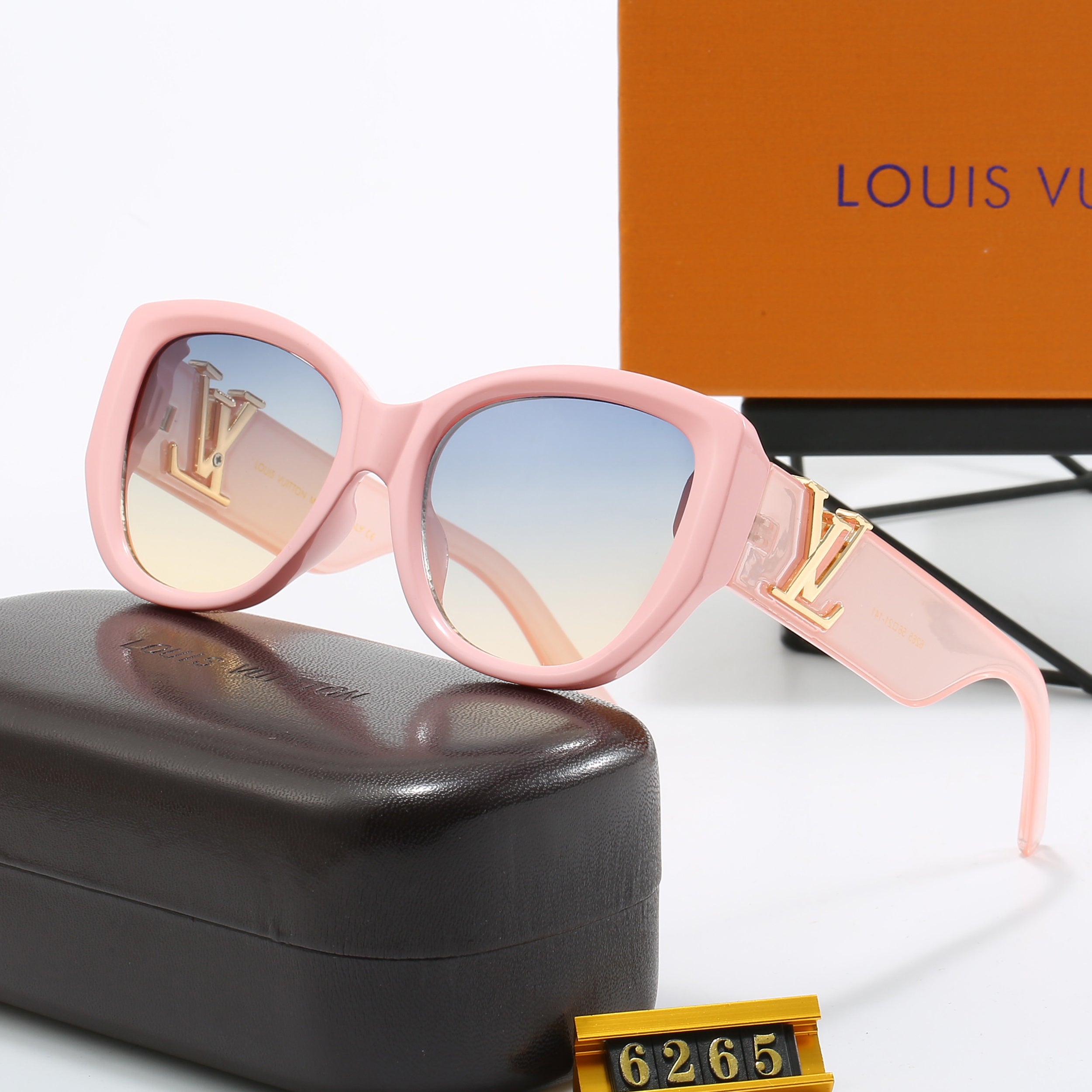 Louis vuitton Elegant Butterfly Bold Frame Sunglasses with Letter Detail (Model 6265) Butterfly